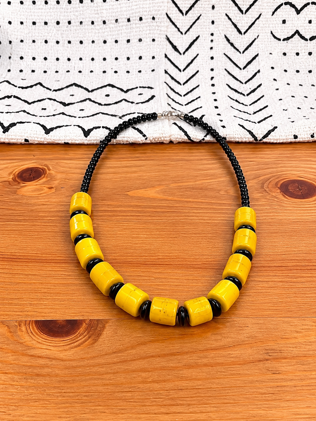 Collar Barro Esmaltado Amarillo