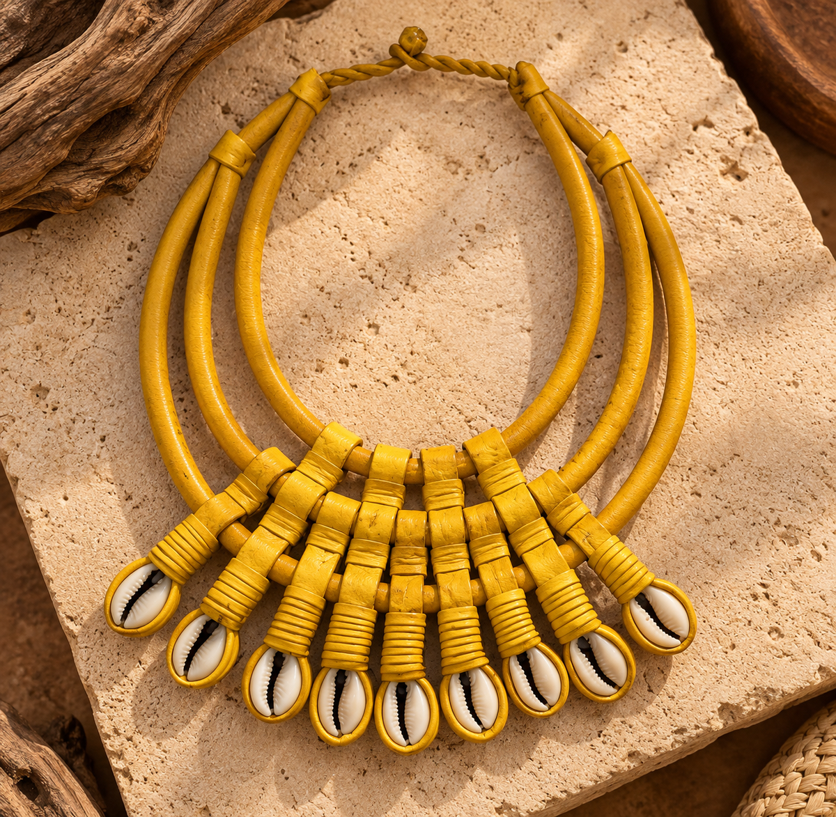 Collar Cuero y Cauris